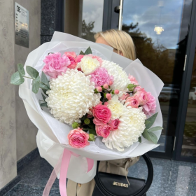 Букет с хризантемой и розой